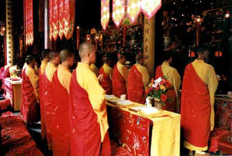 Shanghai_Buddhist_monks